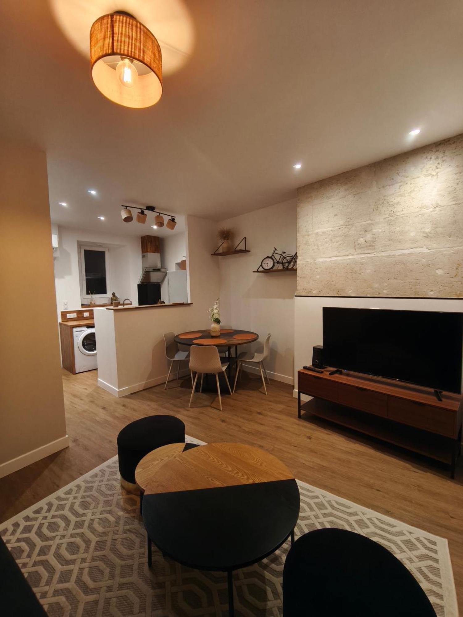 Appartement Centre Ville Historique Avec Terrasse Et Climatise Périgueux Esterno foto